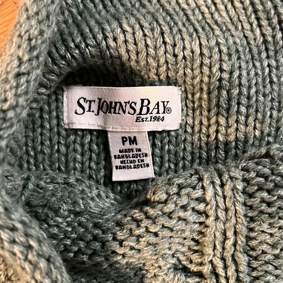 Women’s Petite M Sweater Bundle Lriced Cheap to Move! - Picture 7 of 8